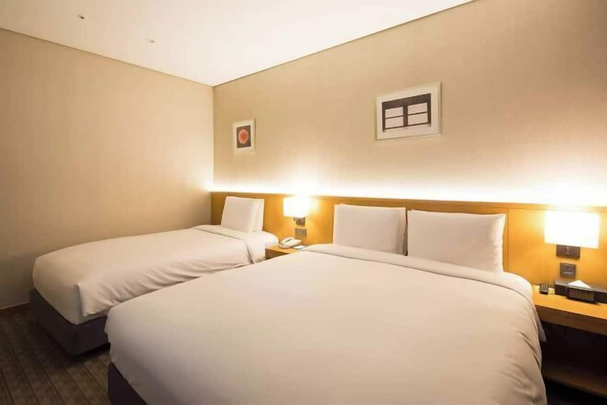 Premium bedding, down duvets, pillow-top beds, in-room safe
