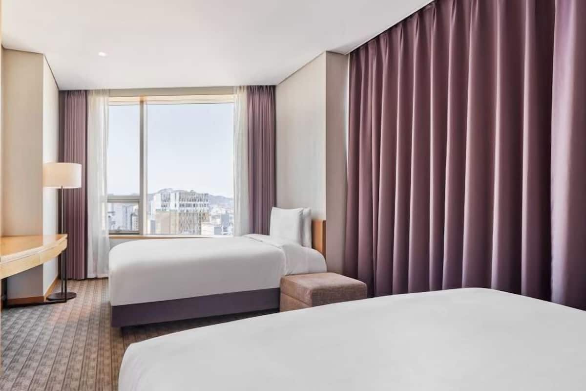 Premium bedding, down comforters, pillowtop beds, in-room safe