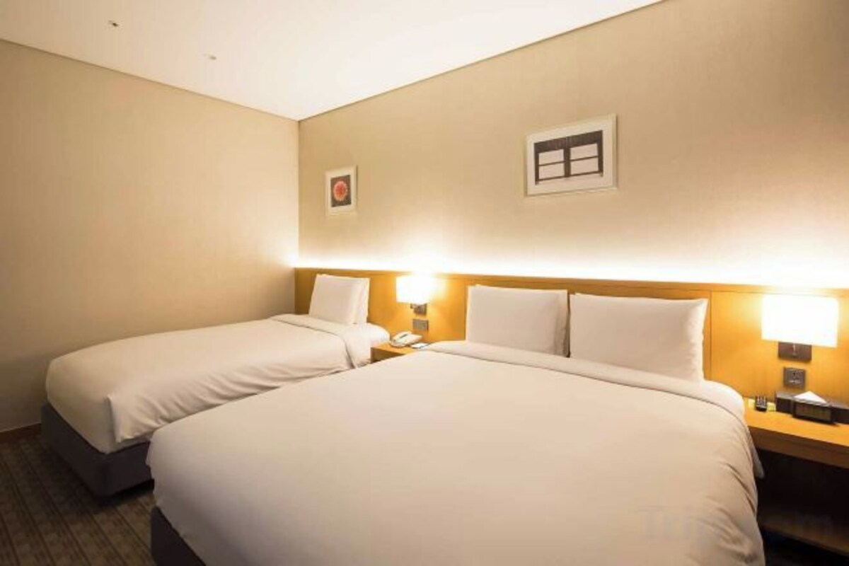 Deluxe Family Twin Room