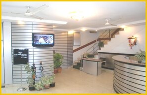 Lobby - Hotel Queens Residency Gurgaon (Gurugram)