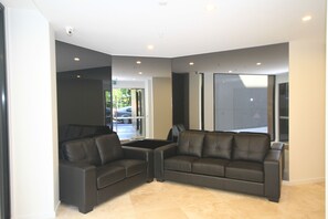 Lobby sitting area - RNR Serviced Apartments North Melbourne (North Melbourne)