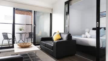 Appartamento Standard, 1 camera da letto, non fumatori, balcone | Area soggiorno | Smart TV 50 pollici con canali satellitari, TV
