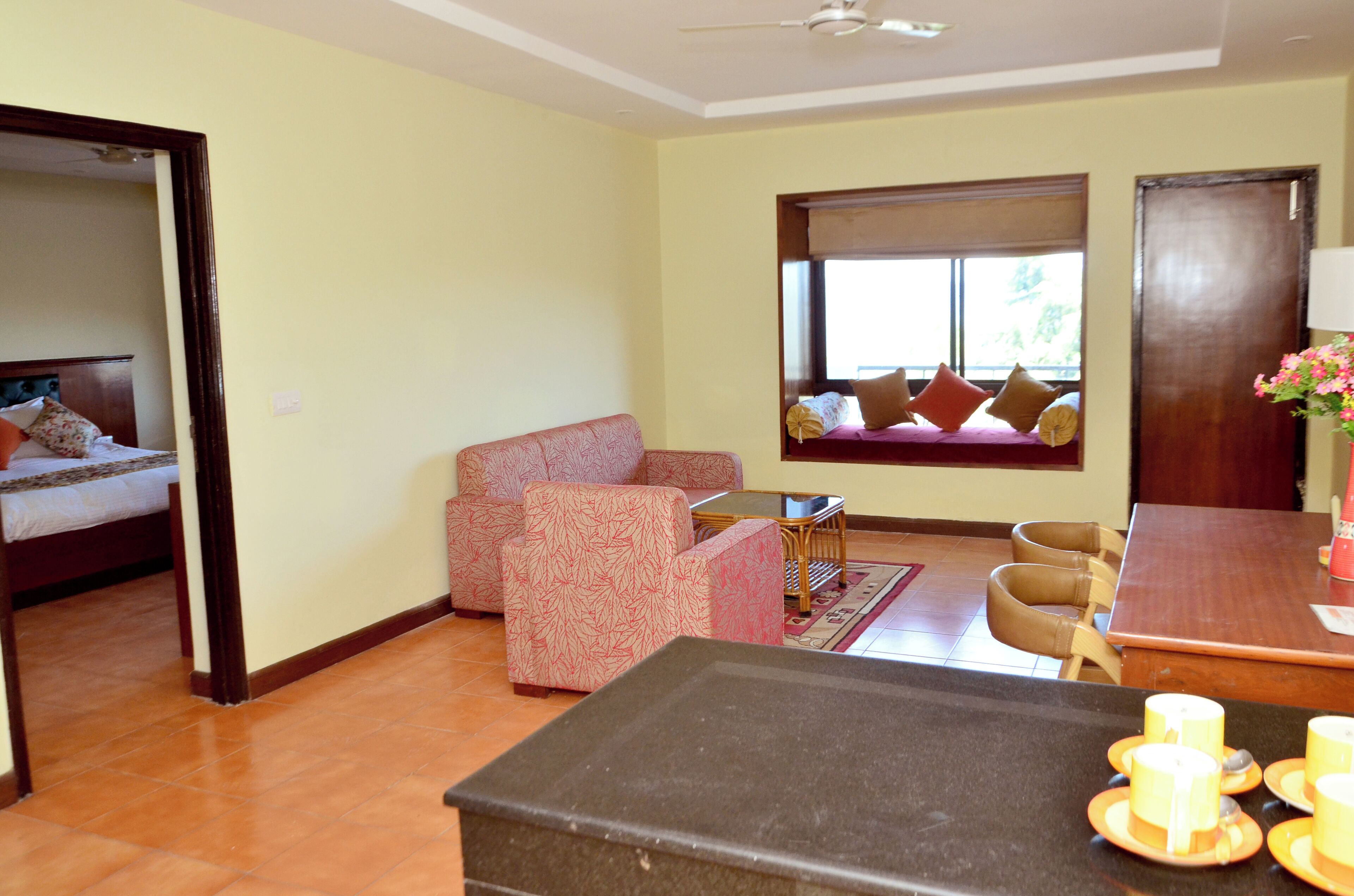 Suite | 1 chambre, bureau