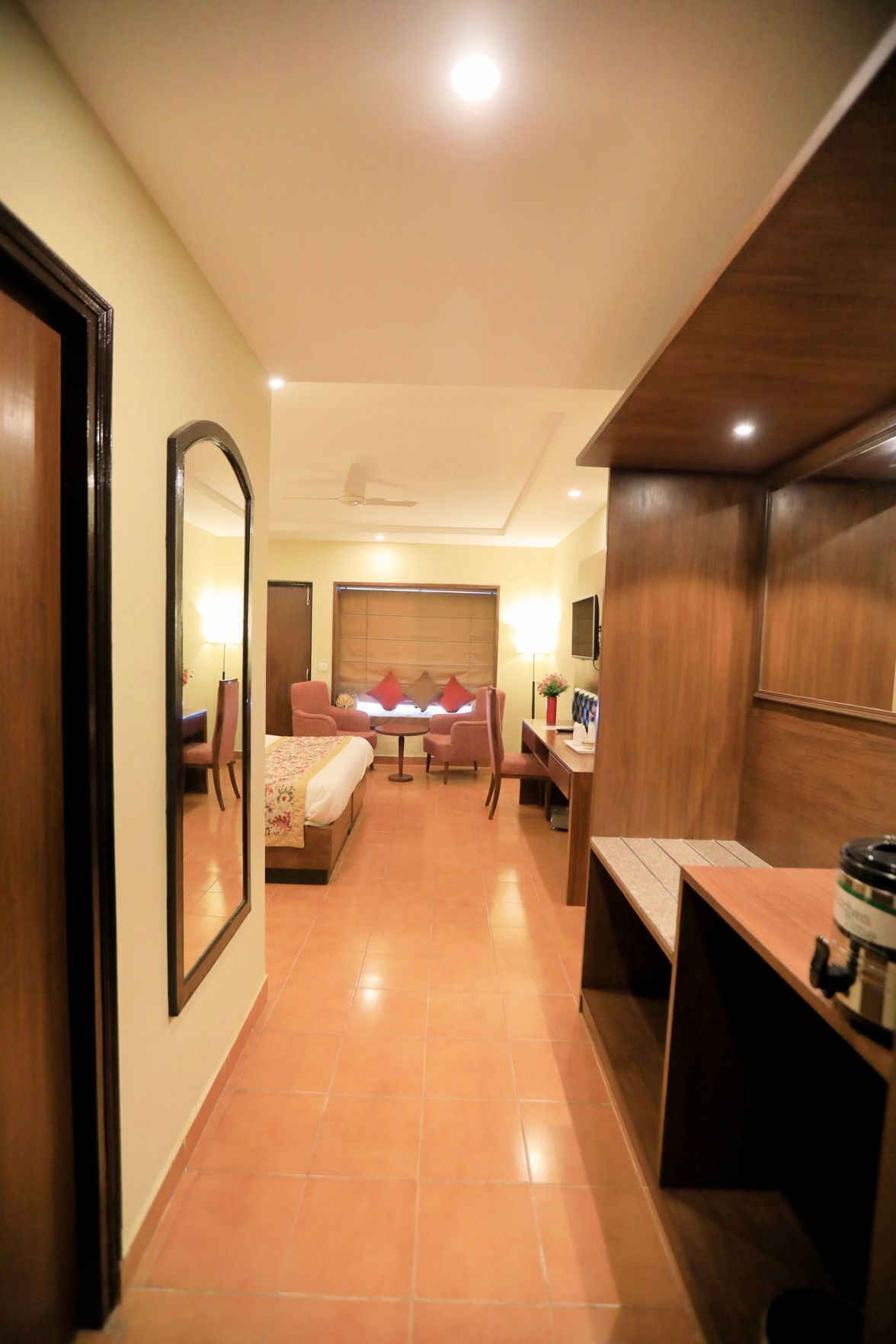 1 ห้องนอน, โต๊ะทำงาน