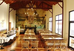 Lunch and dinner served - Woodsvilla Residency Ranikhet (Ranikhet)