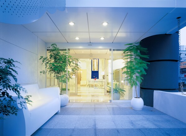Lobby sitting area - APA Hotel Mitoeki-kita (Mito)