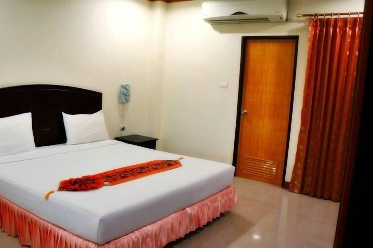 In-room safe, desk, free WiFi, bed sheets