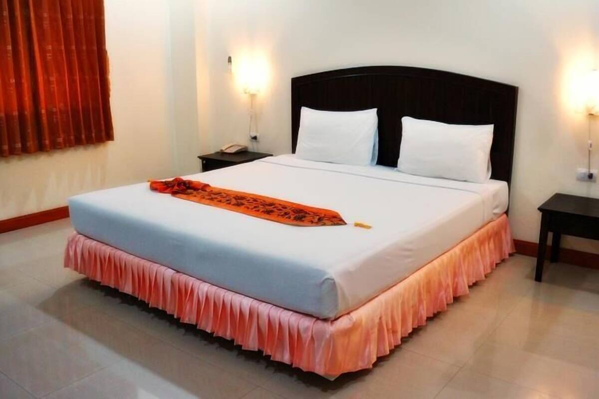 In-room safe, desk, free WiFi, bed sheets