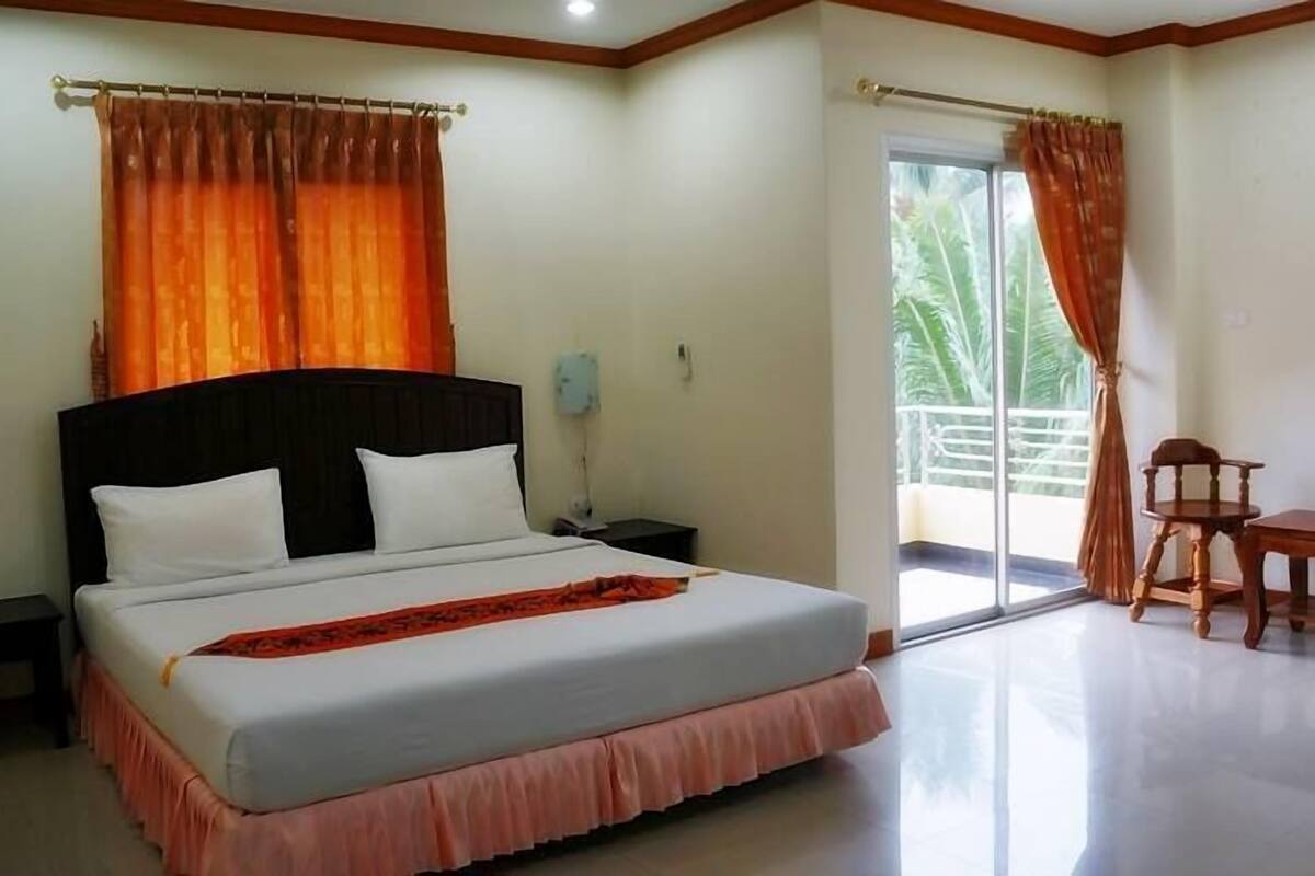 In-room safe, desk, free WiFi, bed sheets