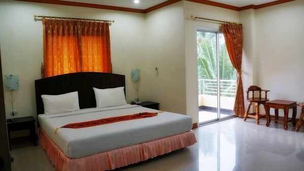 Superior Double Room | In-room safe, desk, free WiFi, bed sheets - Komaree Mansion (Patong)