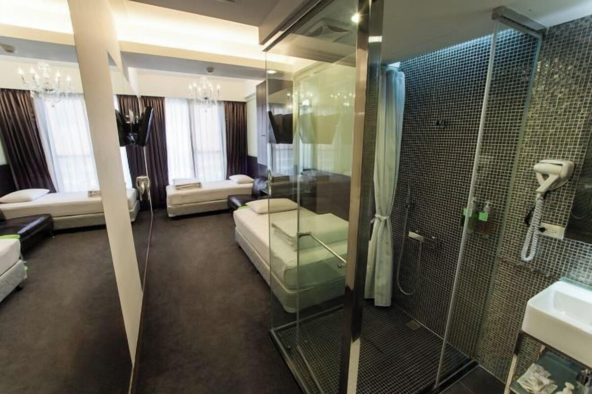 Eiffel Twin Room