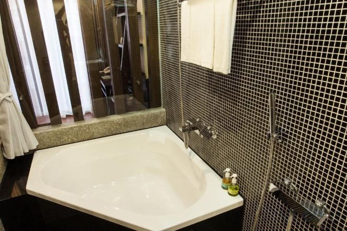 Baño | Cabezal de ducha tipo lluvia y artículos de higiene personal ecológicos