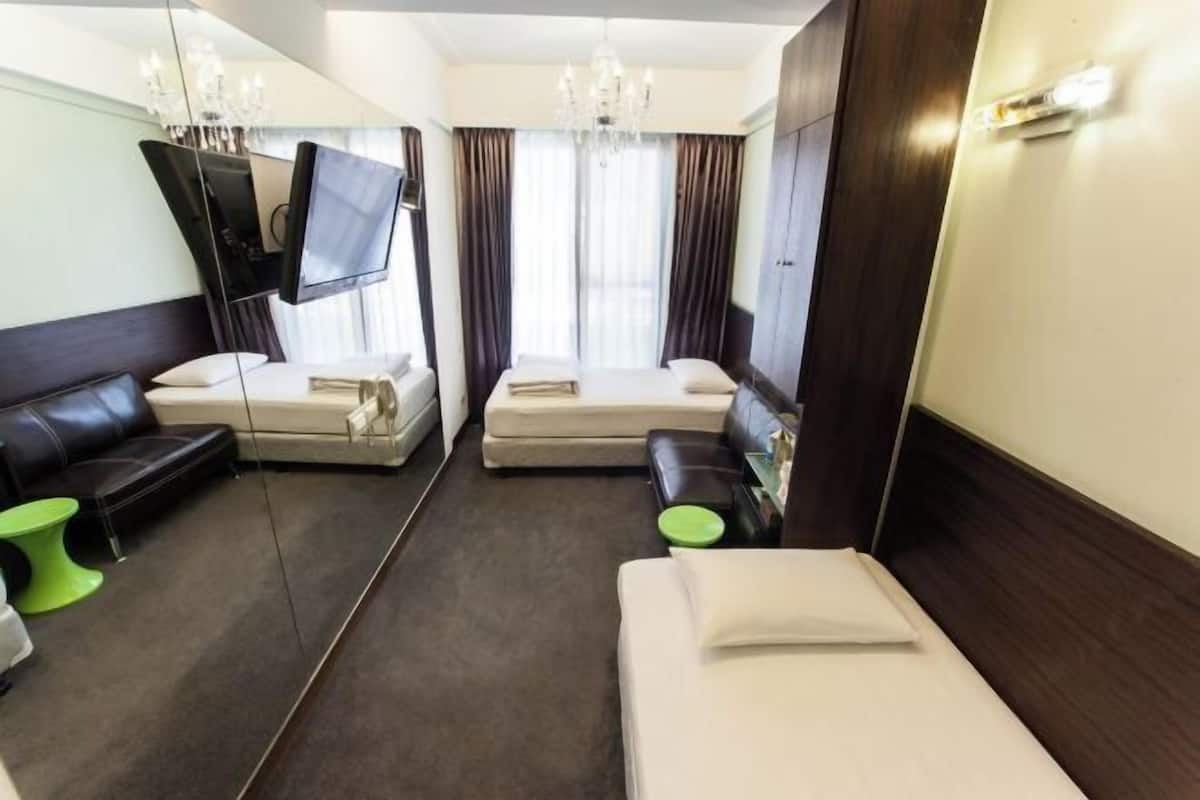 Minibar, escritorio, cortinas opacas y sistema de insonorización