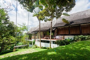 Property grounds - De Chom Villa (Takua Thung)