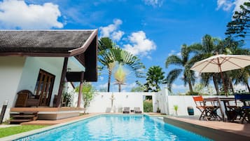 Outdoor pool, pool umbrellas