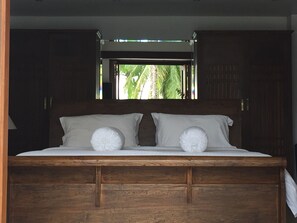 Deluxe Pool Access | เครื่องนอนระดับพรีเมียม, มินิบาร์, ตู้นิรภัยในห้องพัก, โต๊ะทำงาน