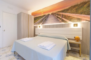 Deluxe Double Room, 1 Double Bed, Terrace, Ground Floor | Minibar, in-room safe, individually furnished, desk - Hotel Villa Maredona (Ascea)
