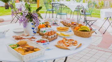 Colazione a buffet inclusa, servita tutte le mattine 