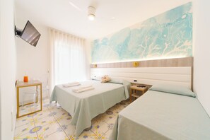 Deluxe Triple Room | Minibar, in-room safe, desk, soundproofing - Hotel Villa Maredona (Ascea)