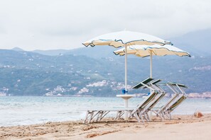 Private beach nearby, sun loungers, beach umbrellas - Hotel Villa Maredona (Ascea)
