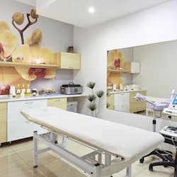 Couples treatment room(s), hot tub, steam room, body treatments