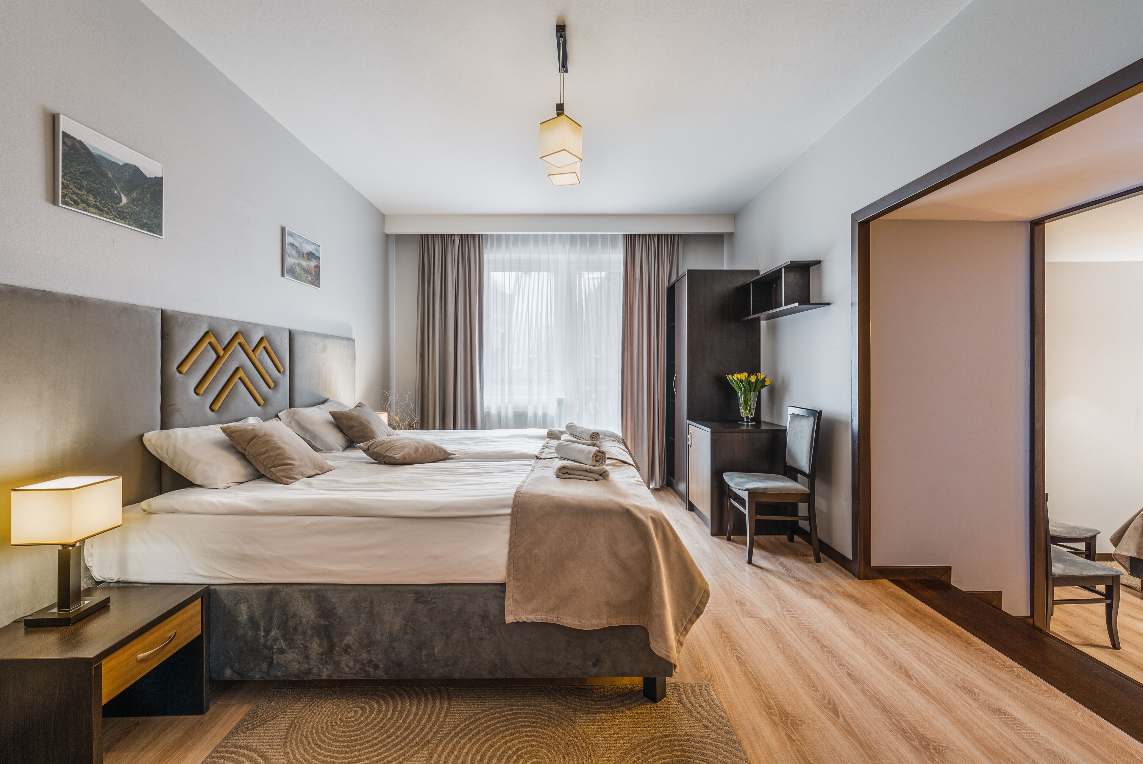 Standaard vierpersoonskamer, balkon | Verduisterende gordijnen, een strijkplank/strijkijzer, gratis babybedden