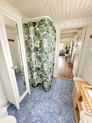 Shower, hair dryer, heated floors, towels - Hagbards By (Sloinge)