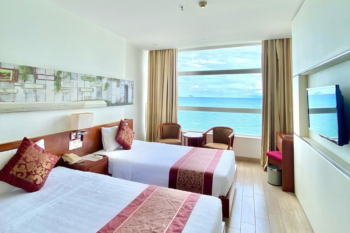 Deluxe Twin Room, Sea View | Minibar, in-room safe, desk, free WiFi