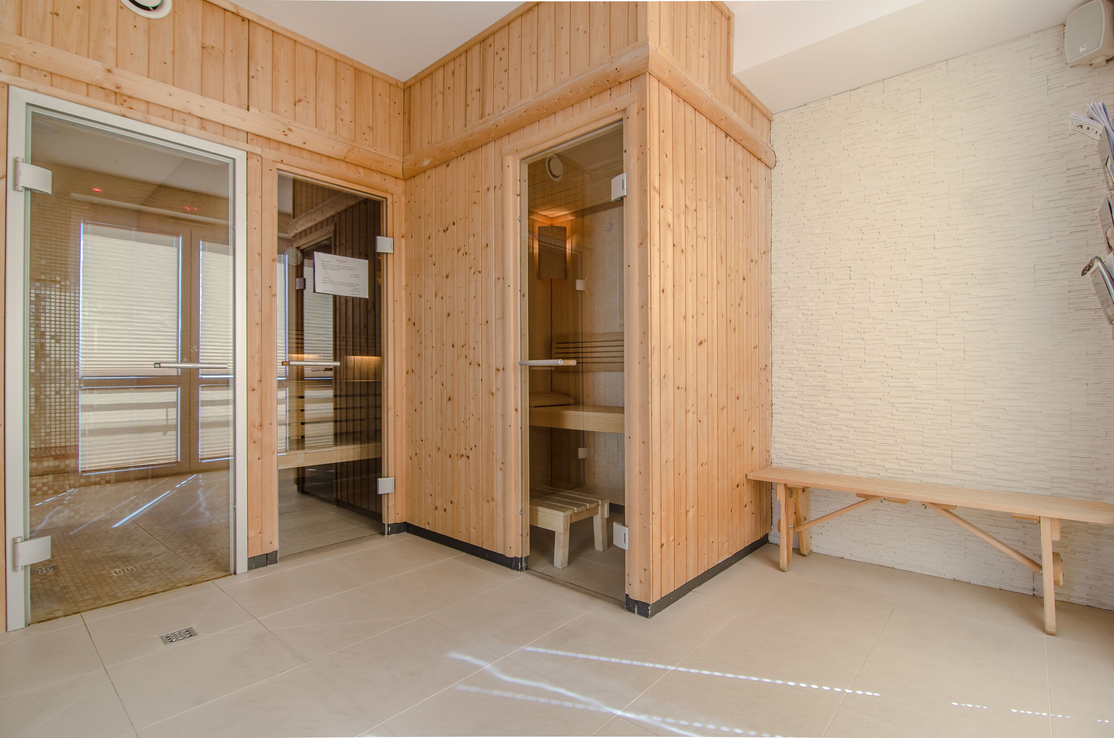 sauna, steam room, hot stone massages, thai massages, 1 treatment room