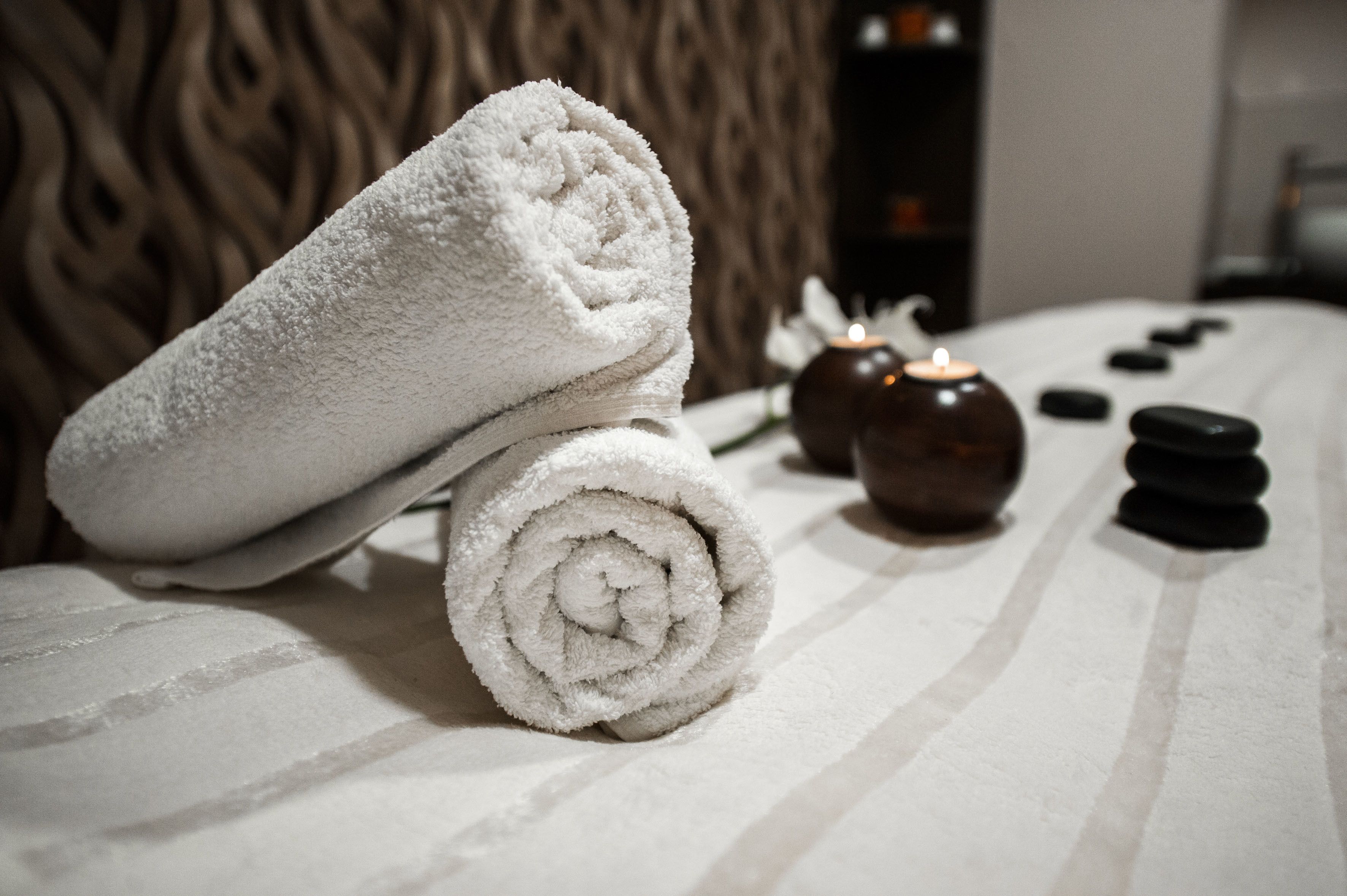 sauna, steam room, hot stone massages, thai massages, 1 treatment room