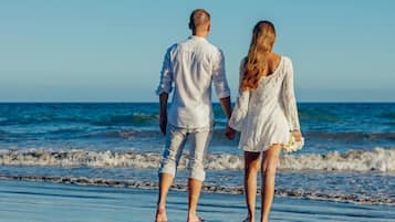 Beach nearby, white sand, free beach cabanas, sun-loungers