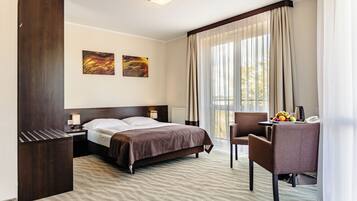 Ylelliset vuodevaatteet, memory foam -patjalliset sängyt