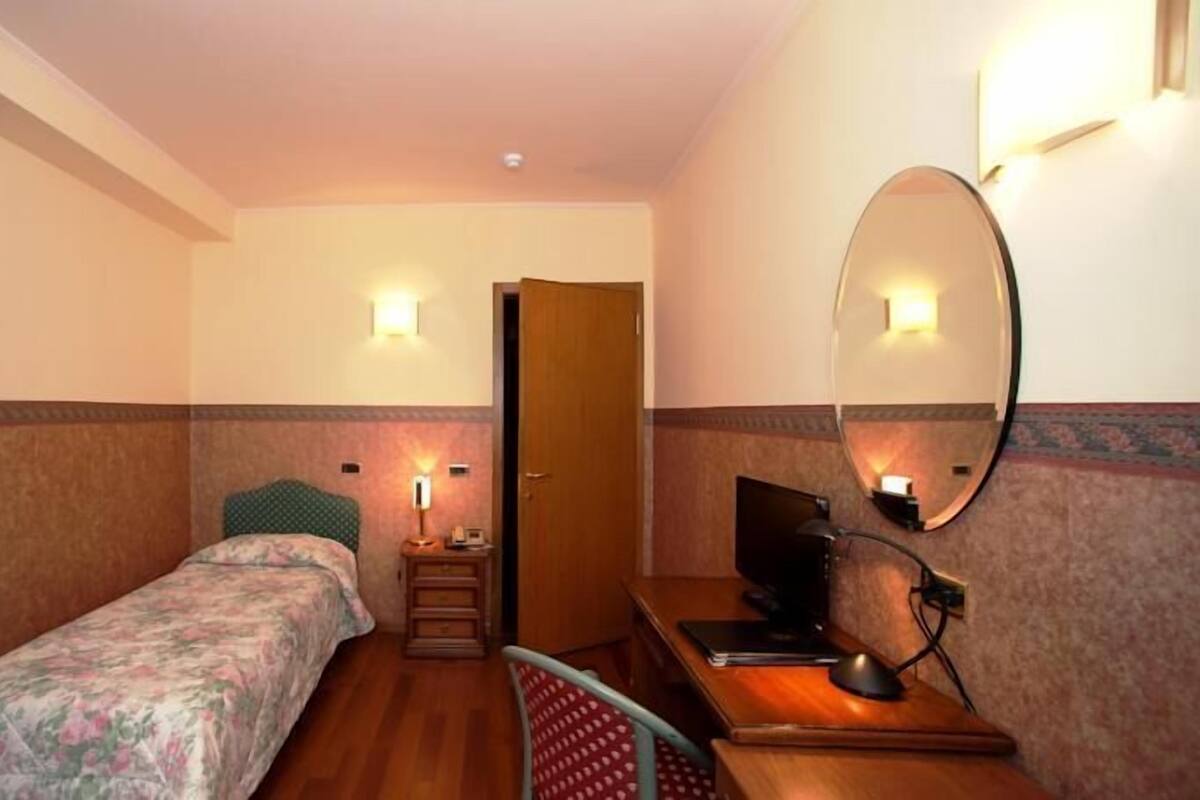 Standard Single Room, Mountain View | Minibar, in-room safe, desk, cribs/infant beds