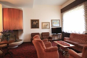 Lobby sitting area - Splendid Hotel Venezia (Cortina d'Ampezzo)