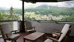 4 人部屋 | ミニバー、セーフティボックス (室内)、デスク、ベビーベッド
