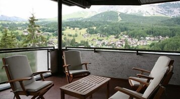 Quadruple Room | Minibar, in-room safe, desk, cribs/infant beds