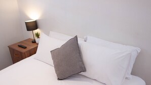 واي فاي مجانًا وملاءات أسرّة