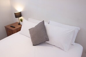 Triple Room, Private Bathroom | Wi-fi percuma, cadar katil