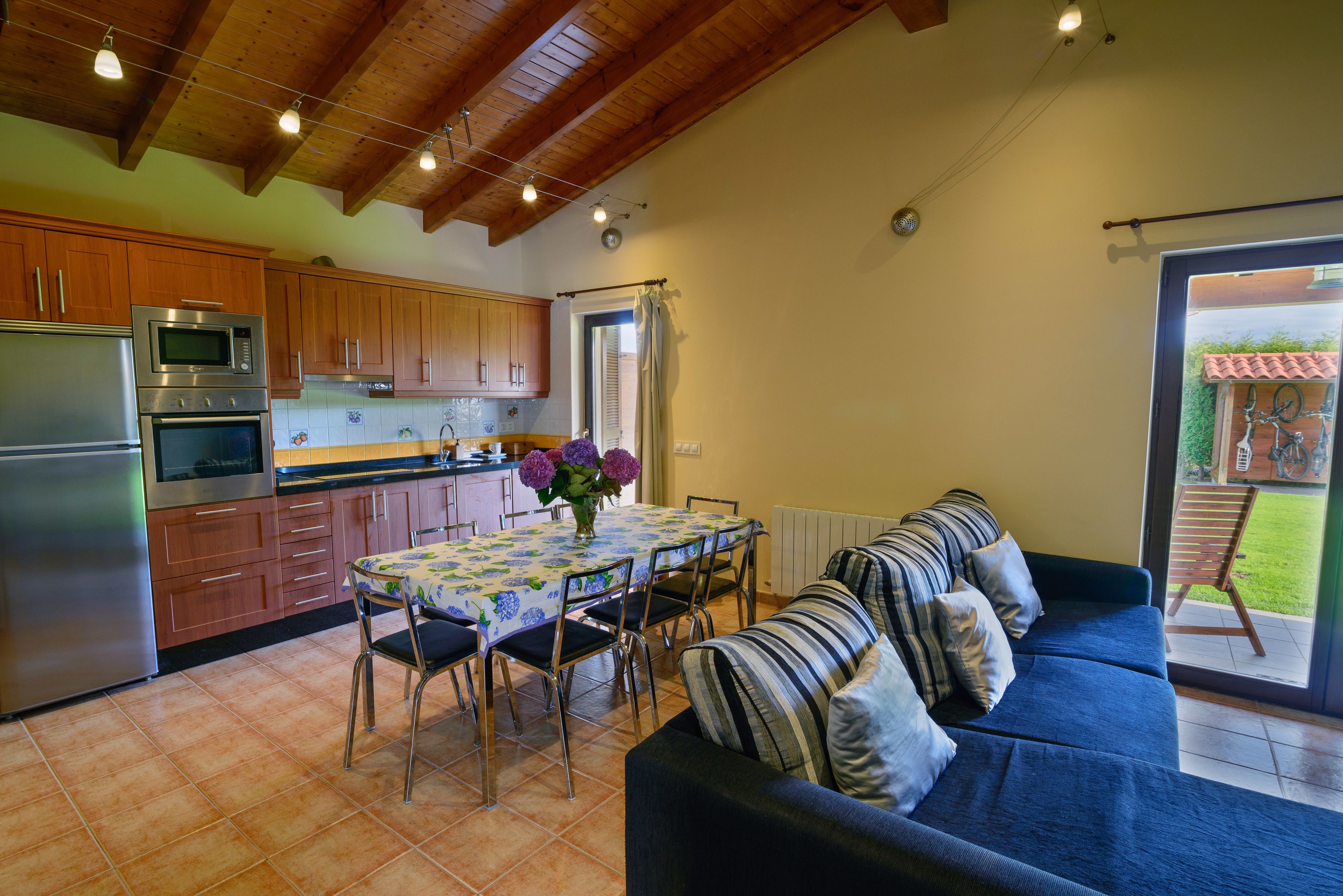 Appartement, 1 slaapkamer | Woonruimte | Een ledtelevisie