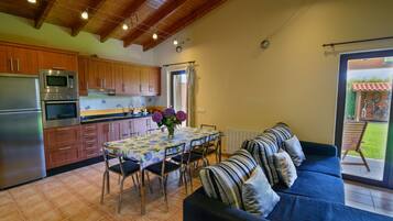 Appartement, 1 slaapkamer | Woonruimte | Een ledtelevisie