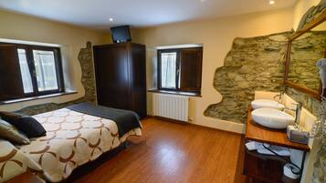 Apartamento, 1 habitación | Ropa de cama de alta calidad, caja fuerte, cortinas opacas