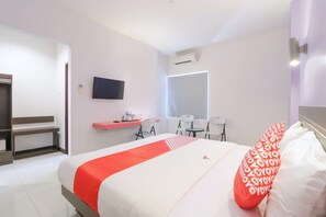 Deluxe Double Room | Desk, free WiFi, bed sheets