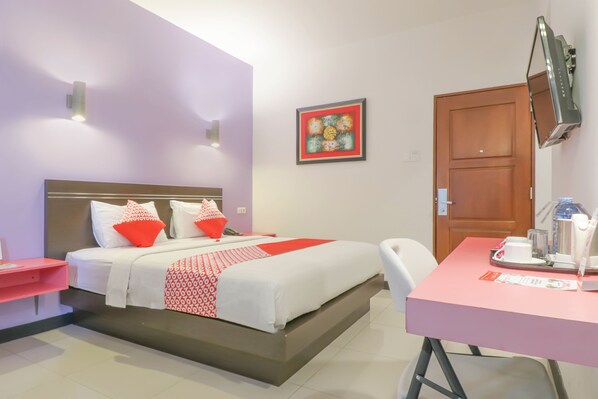 Deluxe Double Room | Desk, free WiFi, bed sheets