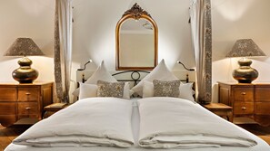 Junior Suite, Balcony | Hypo-allergenic bedding, free minibar, in-room safe, desk - Hotel Deutsche Eiche (Munich)