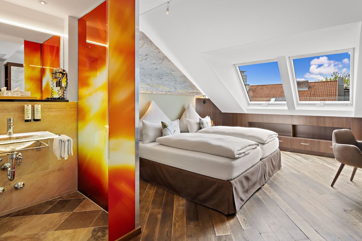Double Room | 1 bedroom, hypo-allergenic bedding, free minibar, in-room safe