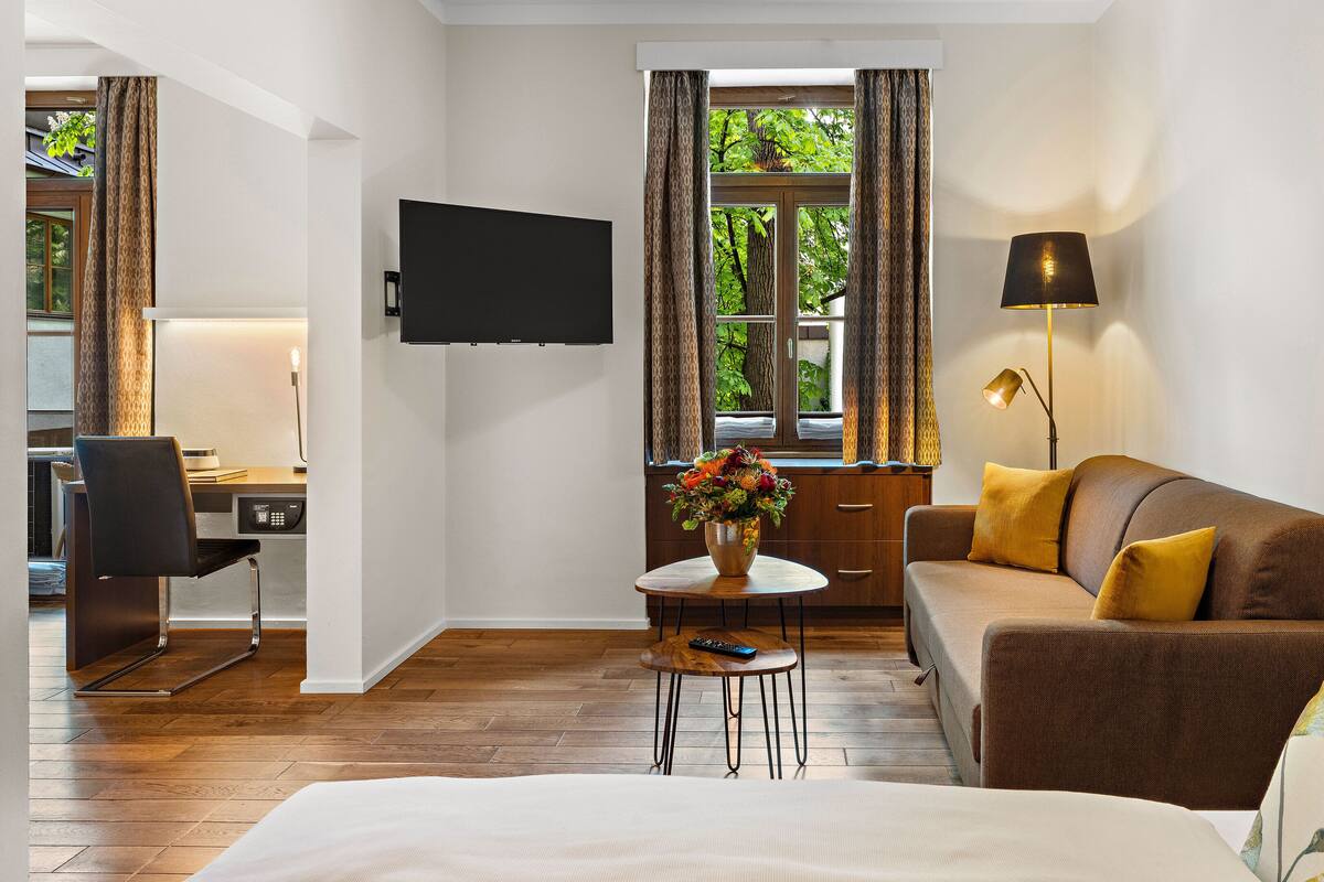 Apartment, Balcony, Annex Building | Hypo-allergenic bedding available, minibar (free items), in-room safe