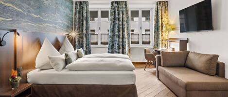 Triple Room | Hypo-allergenic bedding, free minibar, in-room safe, desk