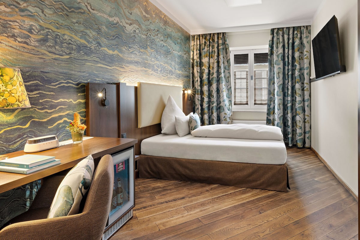 Comfort Single Room | 1 bedroom, hypo-allergenic bedding, free minibar, in-room safe