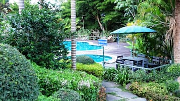 Outdoor pool, pool loungers