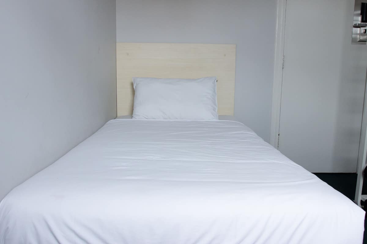 Daunenbettdecken, Tempur-Pedic-Betten, Verdunkelungsvorhänge